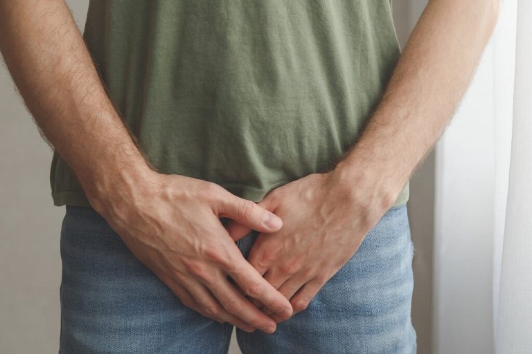Como fazer o autoexame testicular (em 3 passos) - Tua Saúde